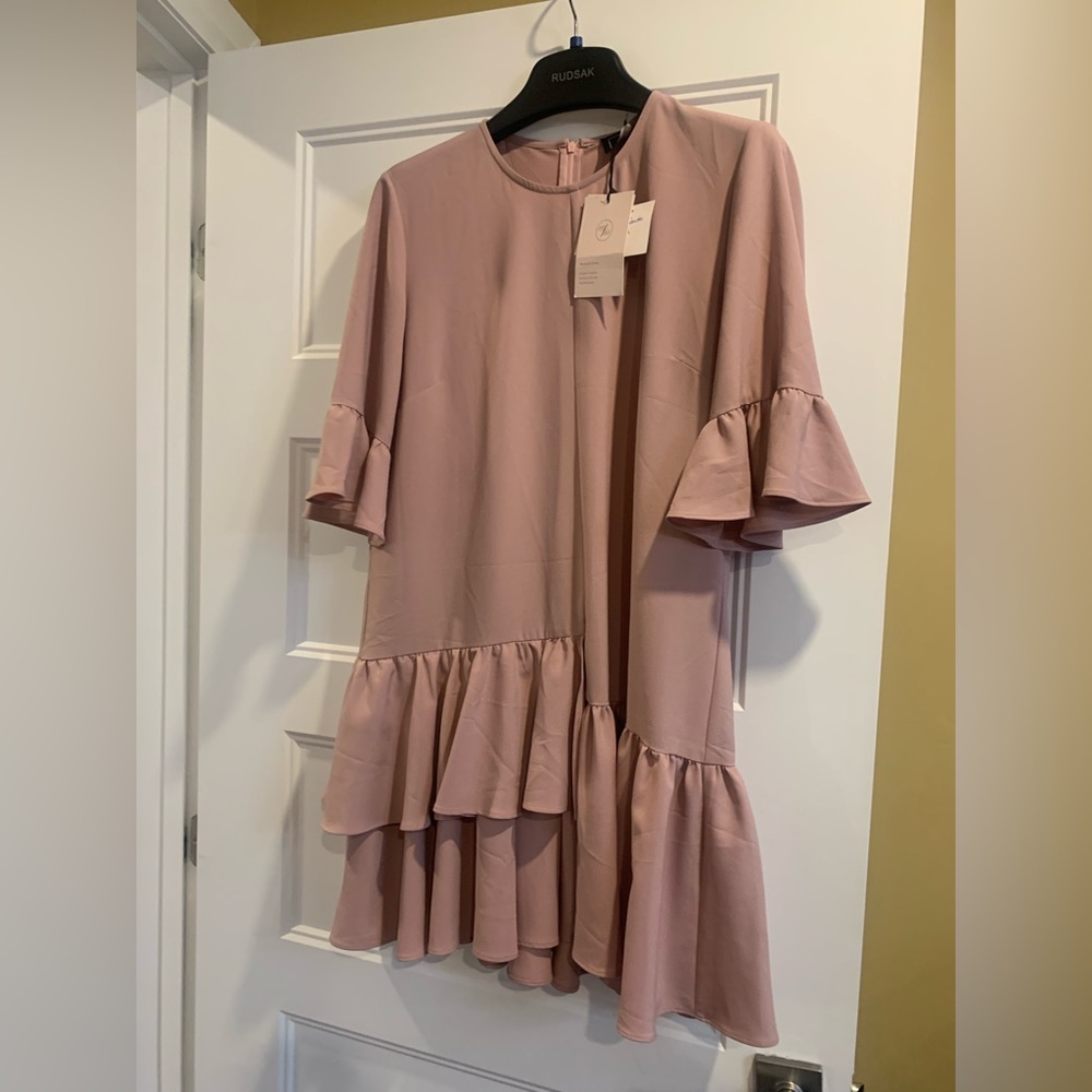Nice dress - Picture 2 of 3